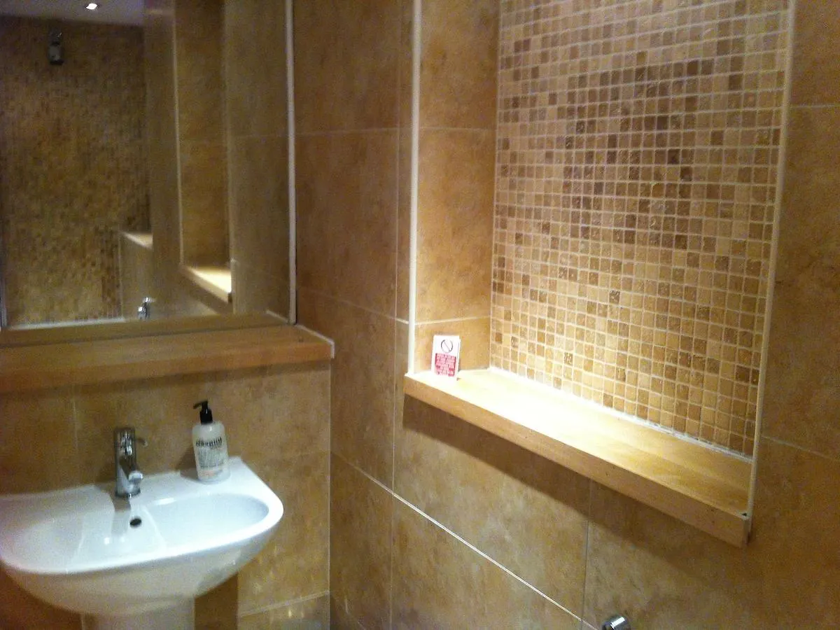 Giles Sixty Seven Holiday Apartment Edinburgh